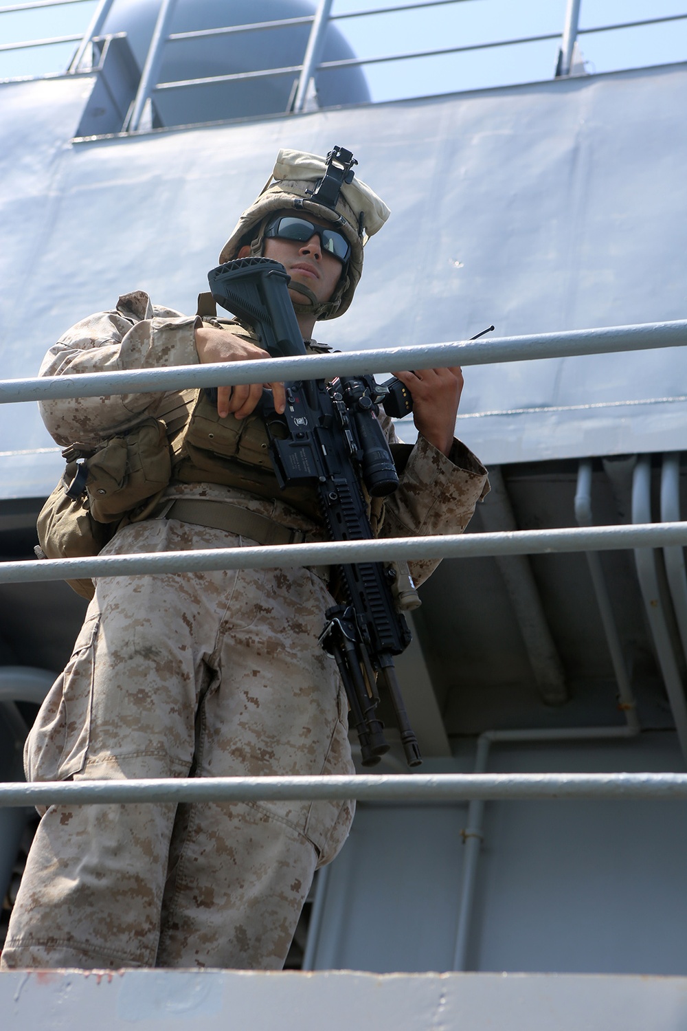 11th MEU SCA Team secures strait transit for USS Comstock