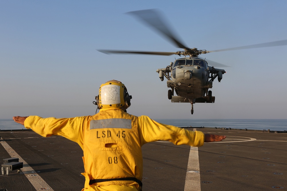 MH-60S lands on USS Comstock