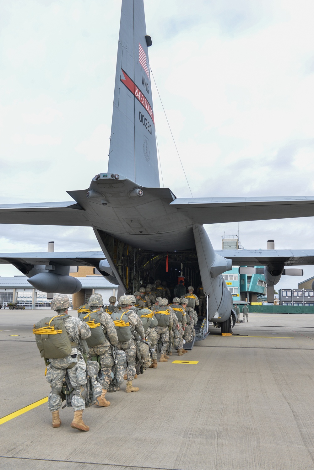 Georgia and Kentucky Air Guard drop 82nd Airborne for Noble Ledger