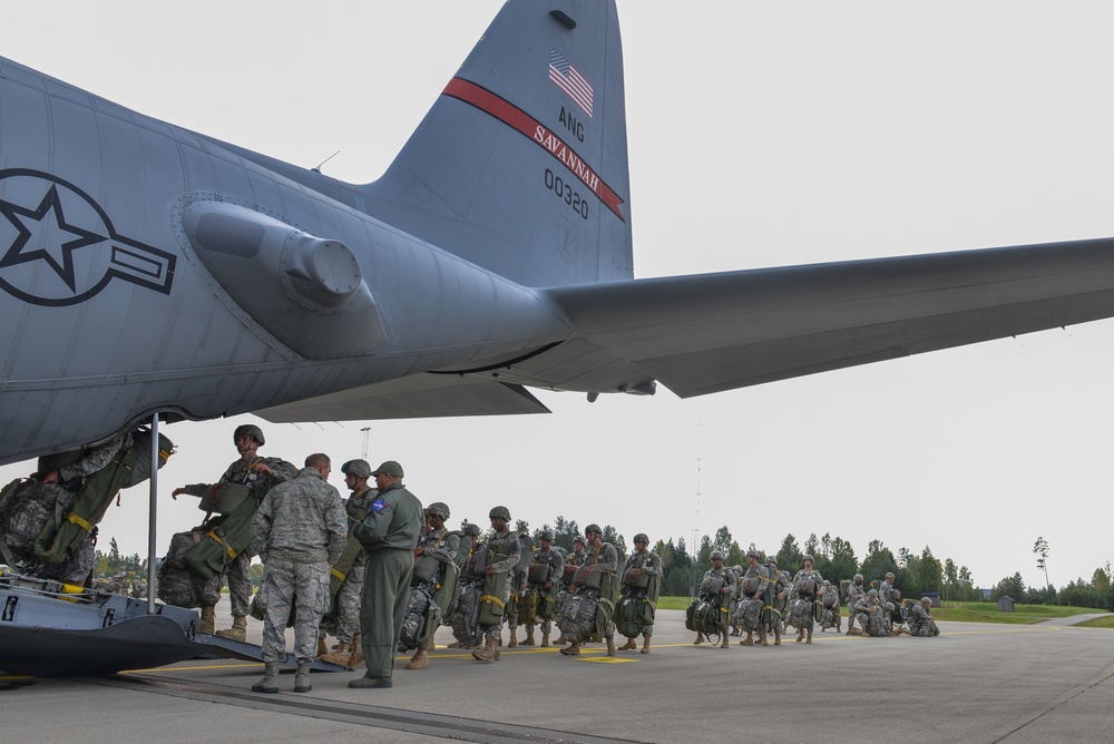 Georgia and Kentucky Air Guard drop 82nd Airborne for Noble Ledger