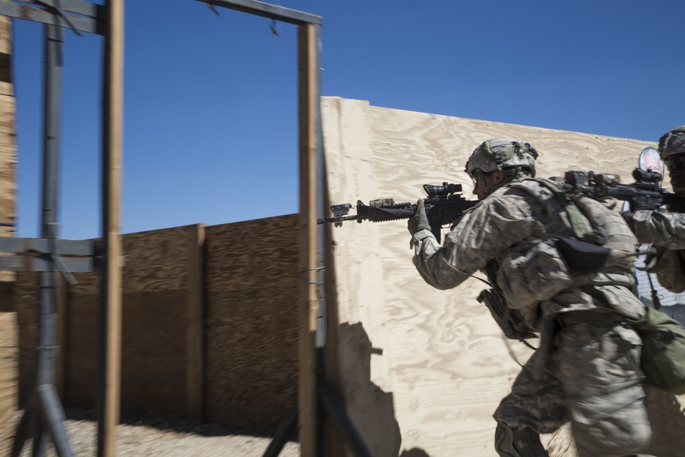 Soldiers breach and attack enemy compound