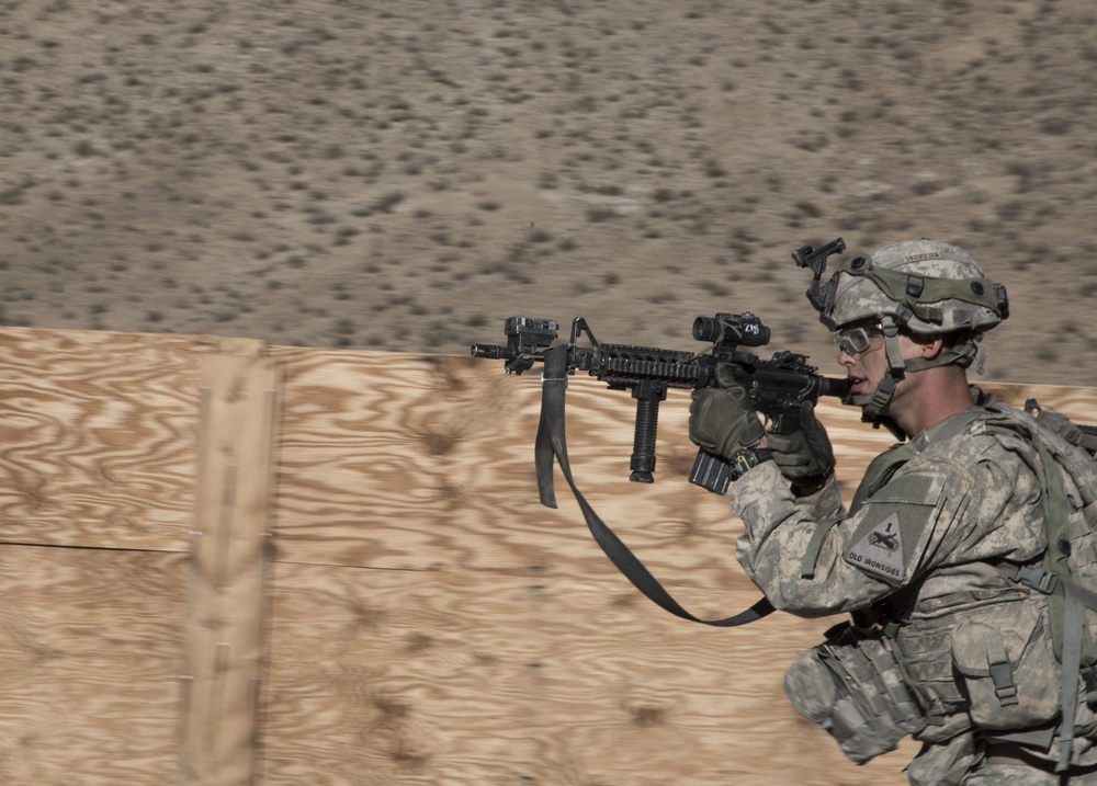 Soldiers breach and attack enemy compound