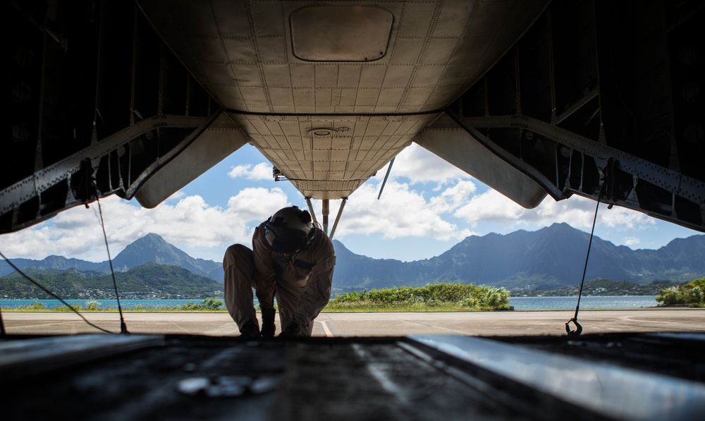 &quot;Pegasus&quot; tows fighter jet