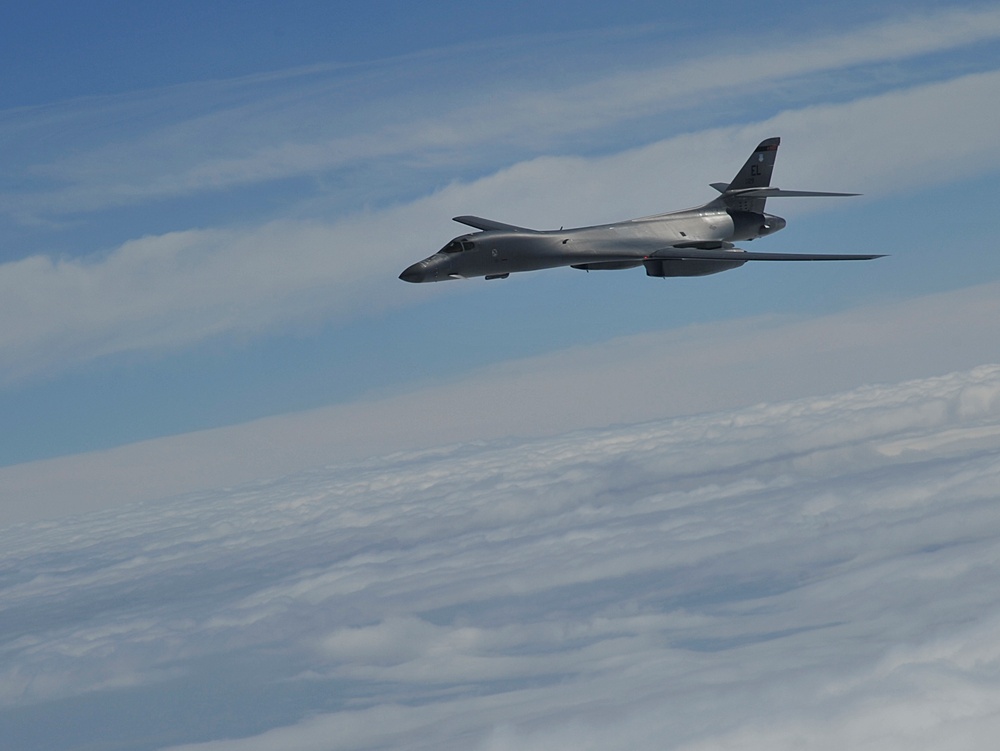 Stratotanker refuels long-range bombers