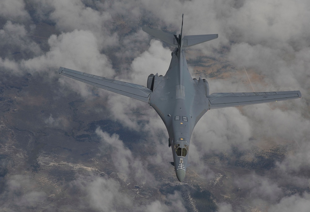 Stratotanker refuels long-range bombers