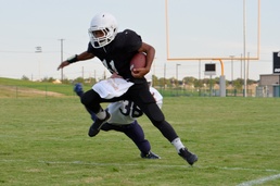 Smith Middle School quarterback runs for touchdown