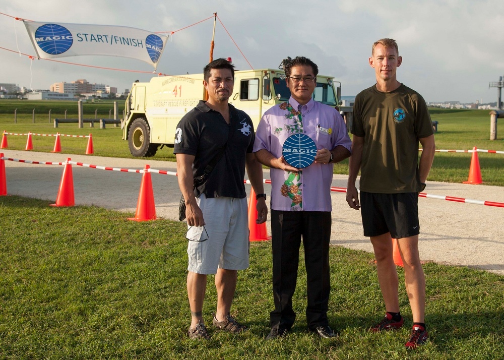 Ginowan Mayor kicks off MCAS Futenma 'Magic 10-miler'