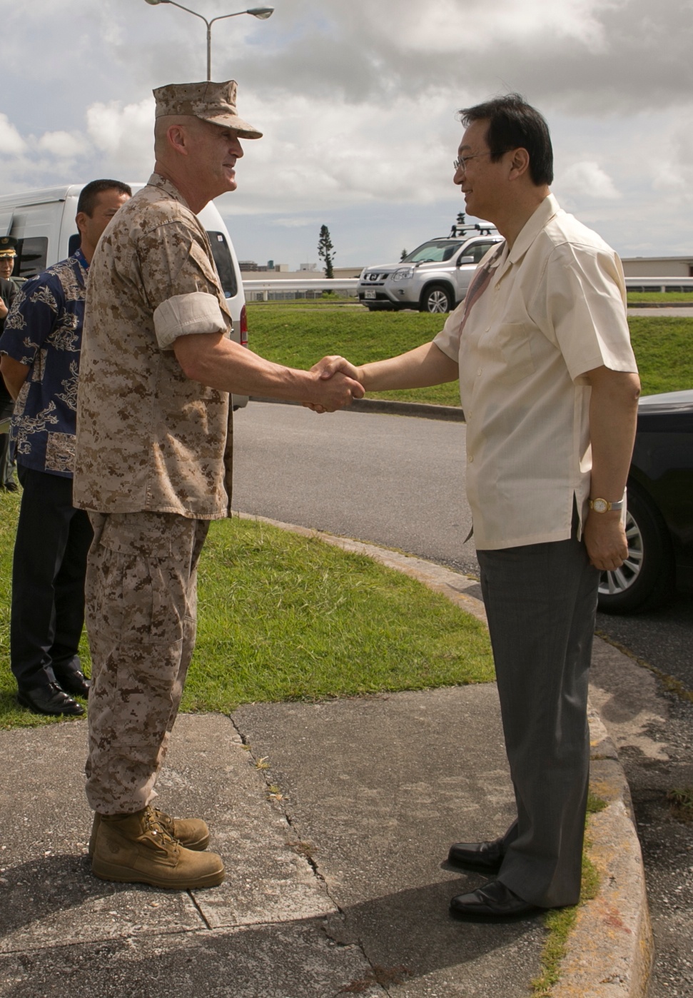 Japan Minister of Defense Eto makes first visit to Okinawa