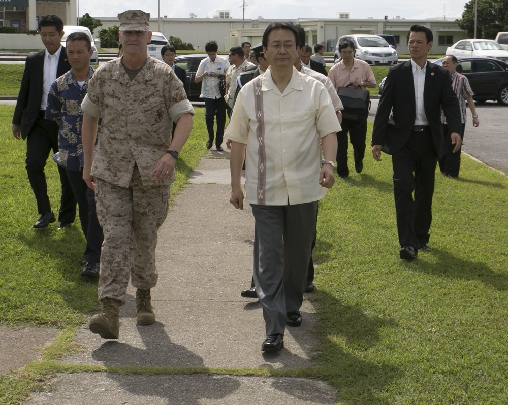 Japan Minister of Defense Eto makes first visit to Okinawa