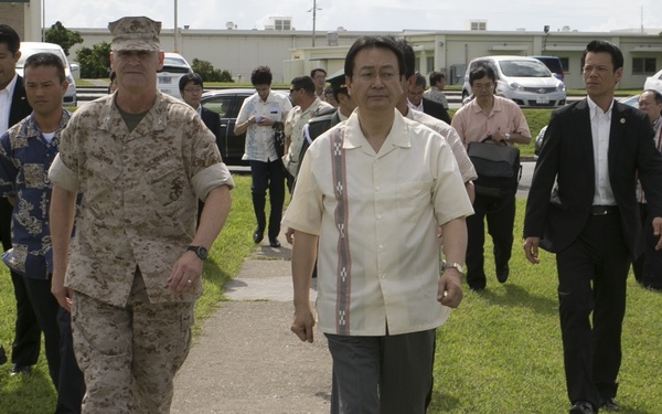 Japan Minister of Defense Eto makes first visit to Okinawa