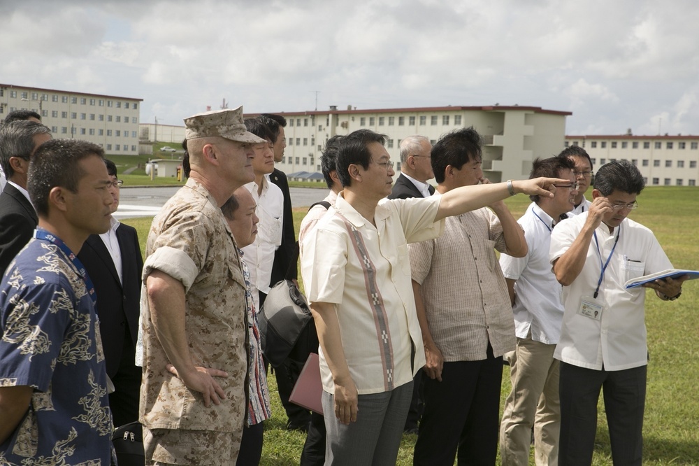 Japan Minister of Defense Eto makes first visit to Okinawa