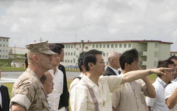 Japan Minister of Defense Eto makes first visit to Okinawa