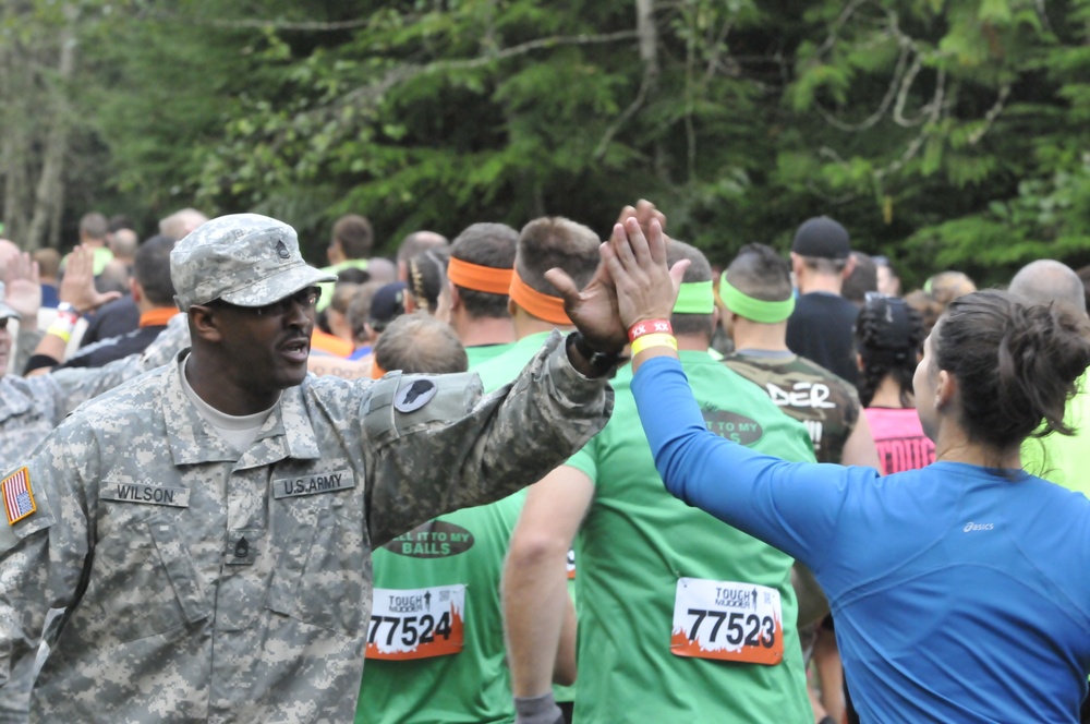 Reserve Soldiers motivate Seattle Tough Mudders