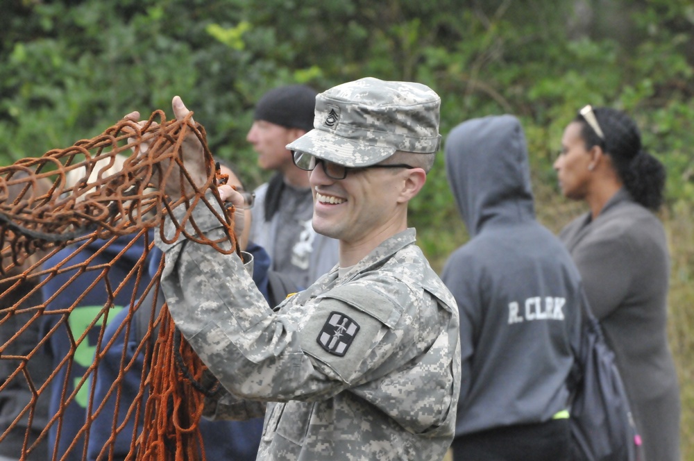 Reserve Soldiers motivate Seattle Tough Mudders