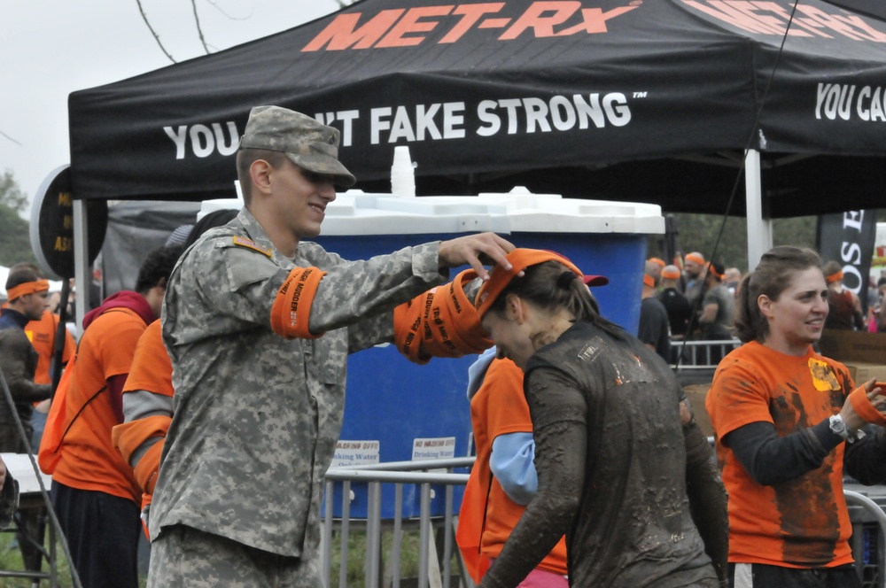 Reserve Soldiers motivate Seattle Tough Mudders