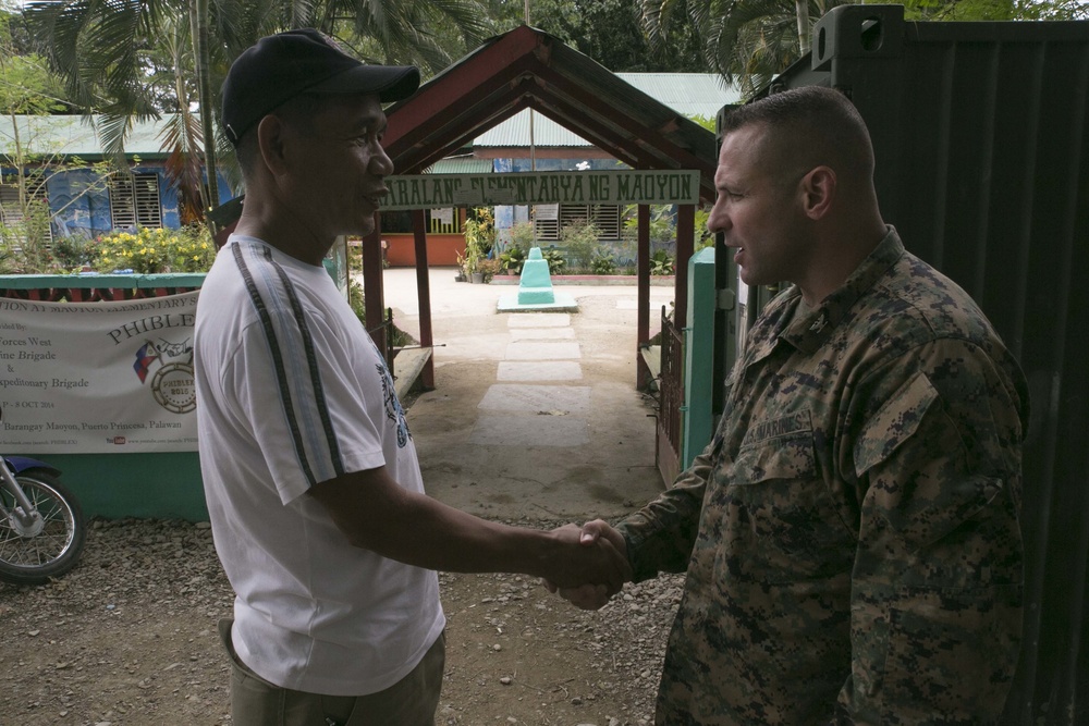 3rd MEB Chief of Staff visits Maoyon Elementary School