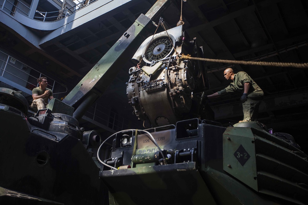 CLB-22 removes AAV engine aboard Gunston Hall