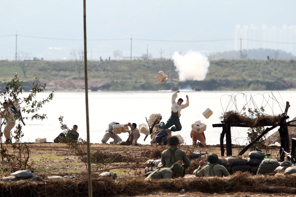 Nakdong River Battle re-enacts fierce battle, honors 64 years of South Korean history