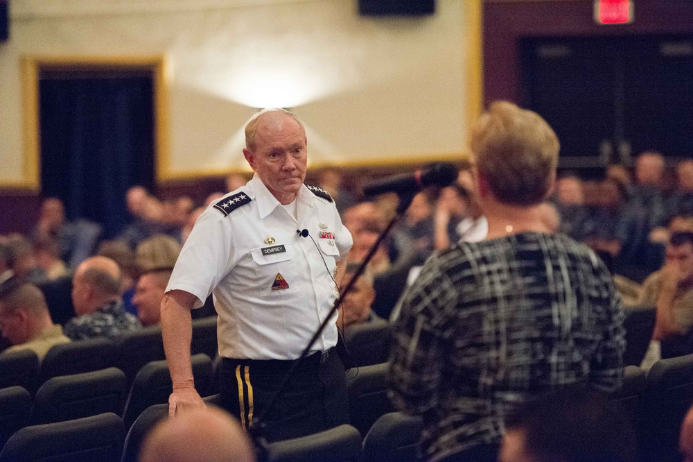 CJCS visits the Navy's Boot Camp