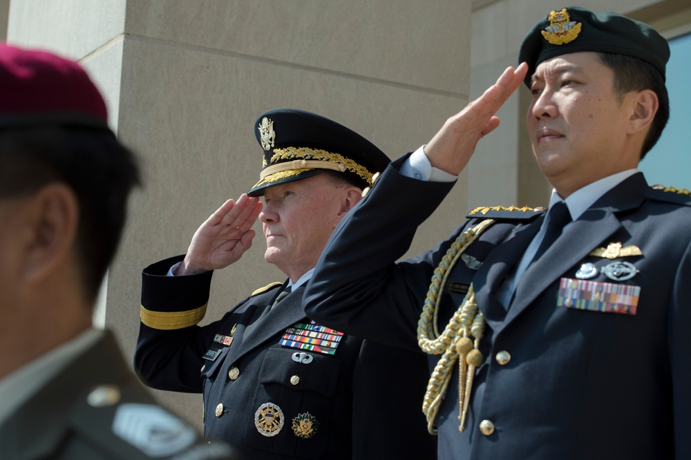 CJCS meets with his Singapore Counterpart