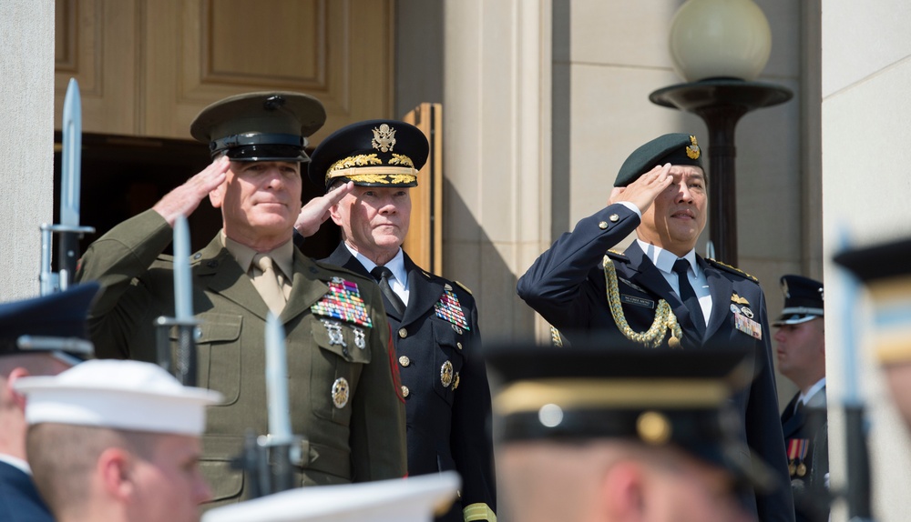 CJCS meets with his Singapore Counterpart