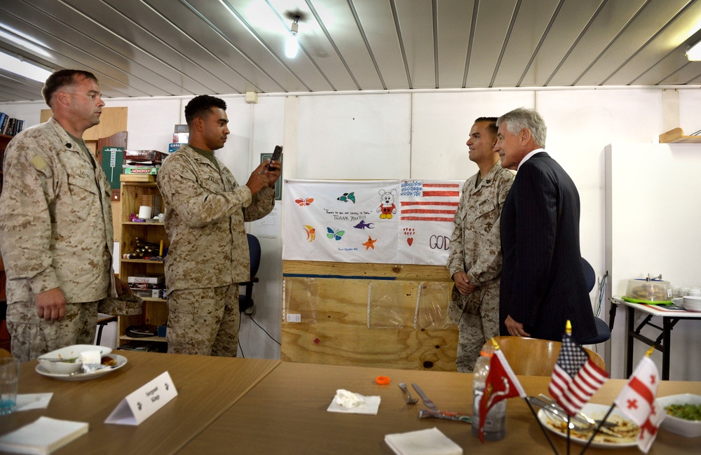 Hagel with Marines in Georgia