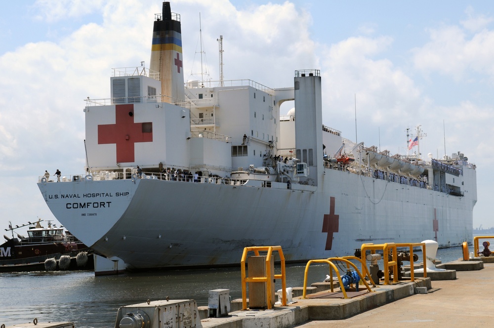 USNS Comfort arrives