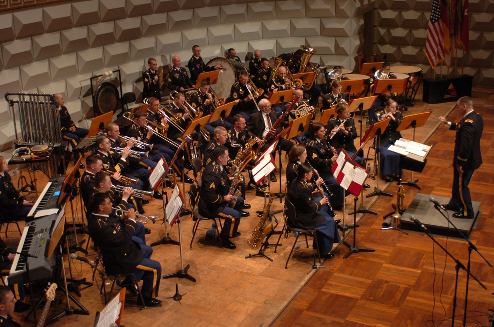 1st Armored Division Band performs for citizens of Wiesbaden
