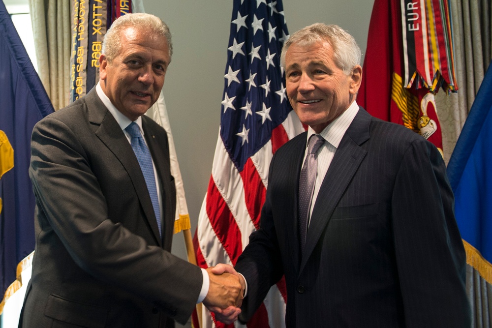 Hagel with Greek minister of defense