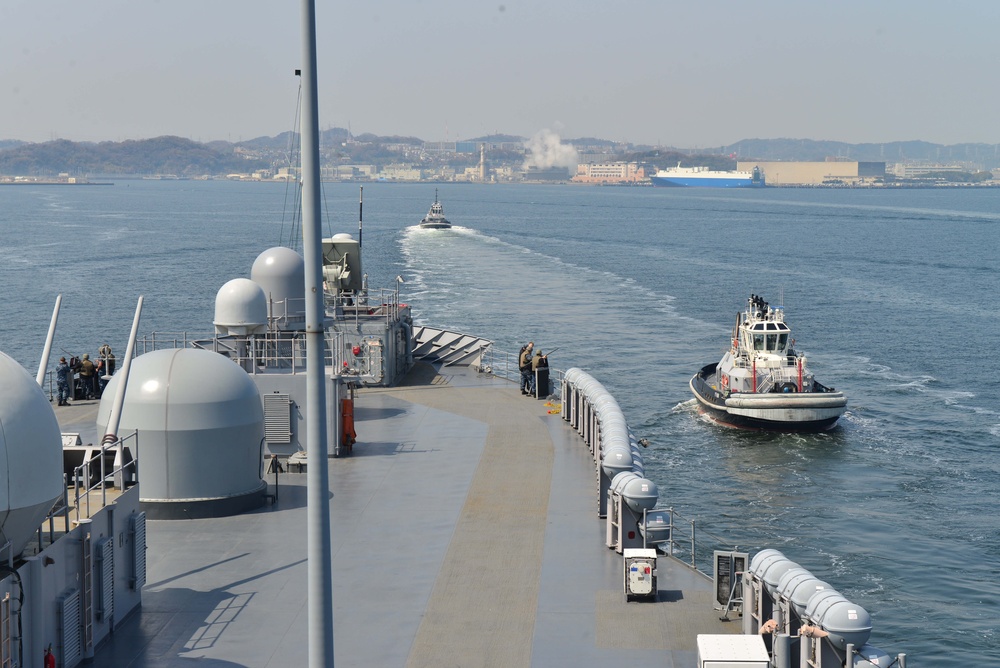 USS Blue Ridge transits in Yokosuka