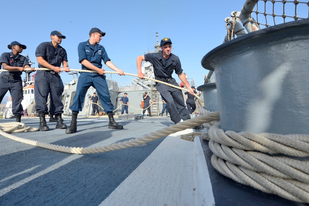 USS Ross arrives at Naval Support Activity Souda Bay