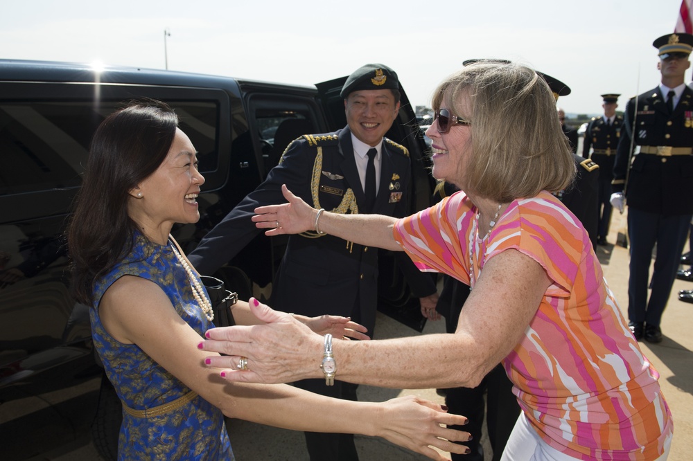 CJCS meets with his Singapore counterpart