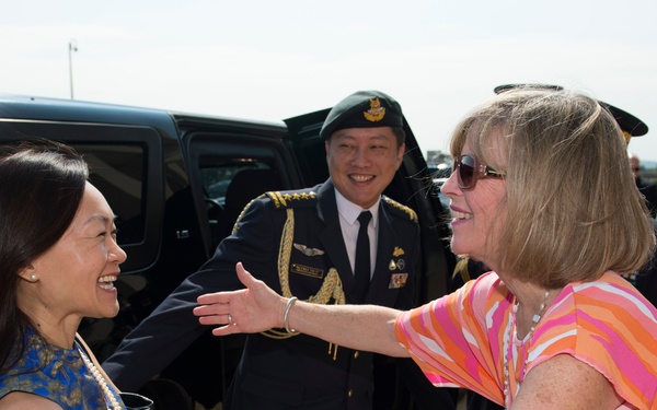 CJCS meets with his Singapore counterpart