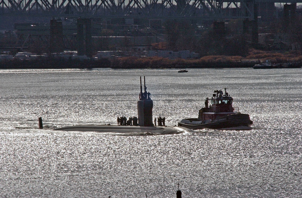 USS San Juan transits the Thames River