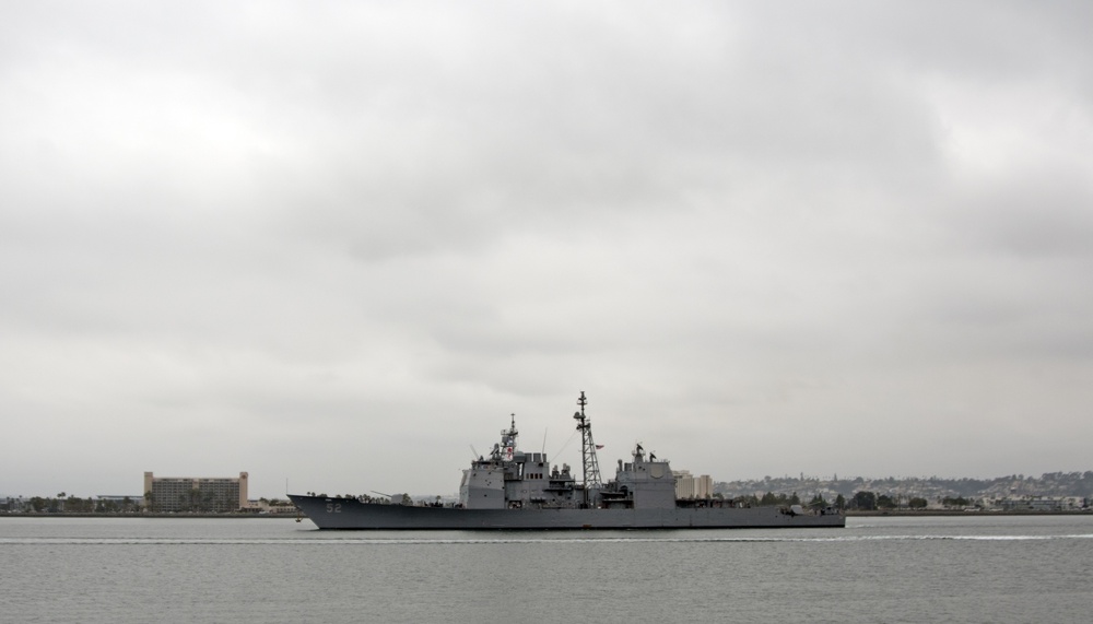 USS Bunker Hill transits San Diego Bay