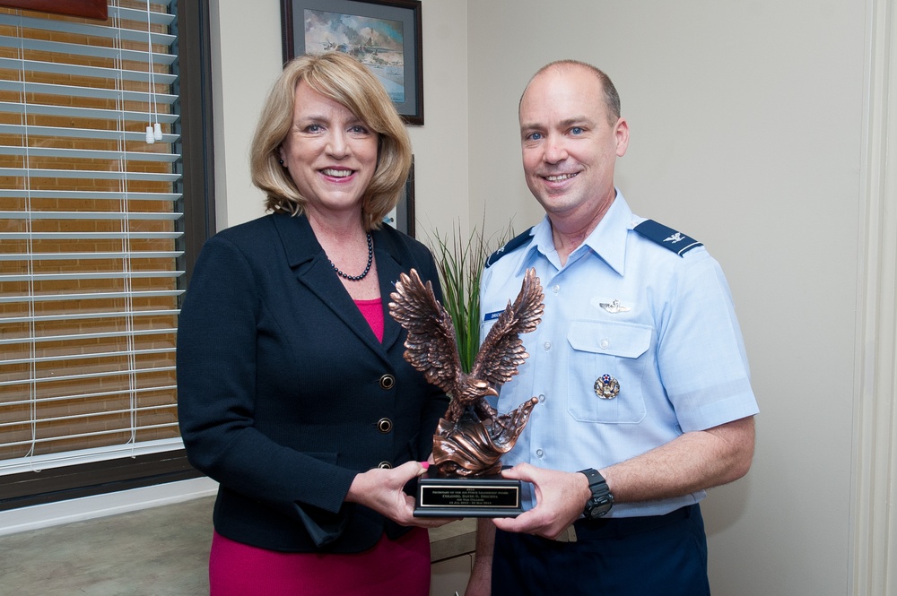 SecAF Leadership Award presented at AWC