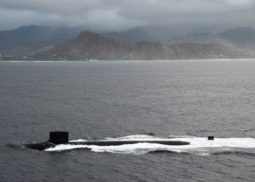 USS Hawaii transits Pearl Harbor