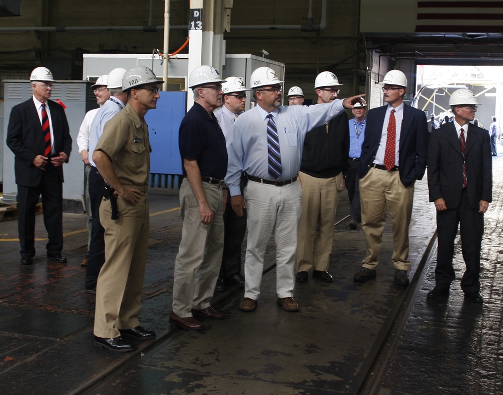 Mabus visits Naval Sea Systems Command field activities