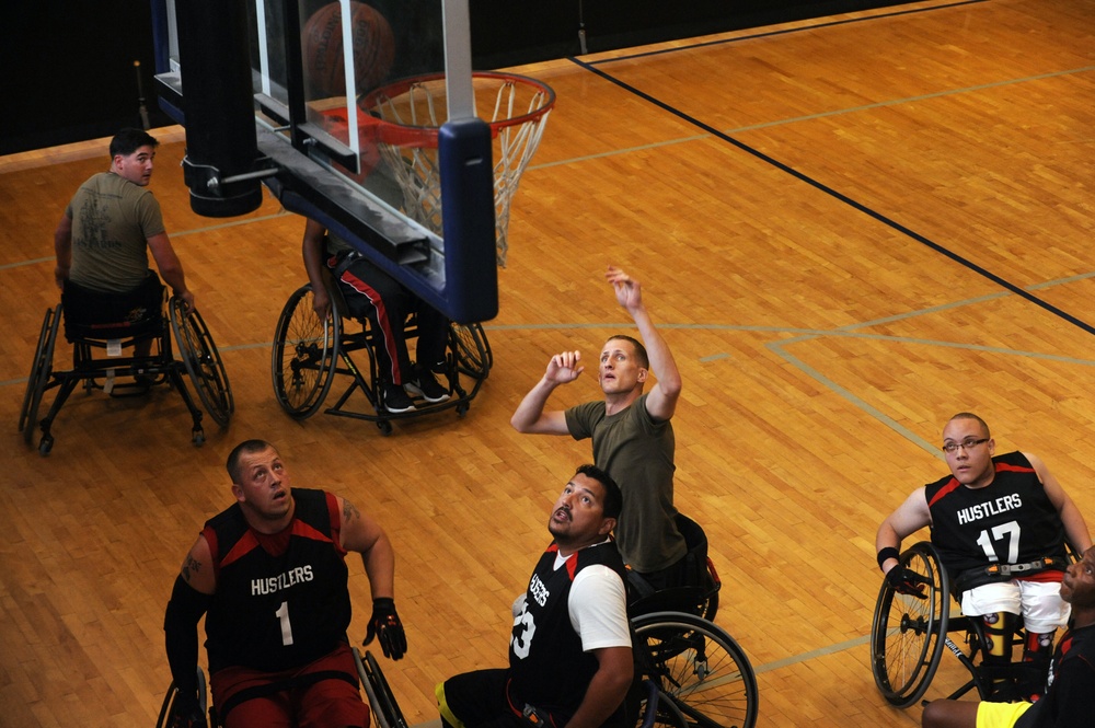 Army wheelchair basketball team scrimmages with the Marine Corps team