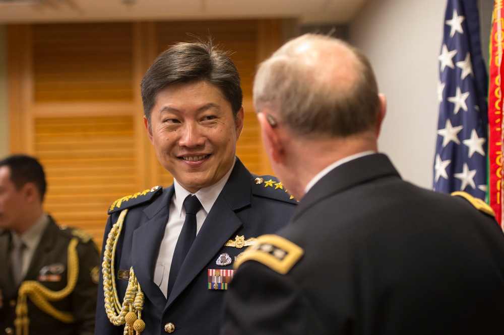 CJCS meets with his Singapore Counterpart