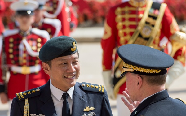 CJCS meets with his Singapore counterpart