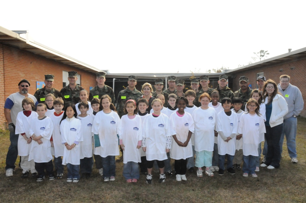 Seabess volunteer at elementary school