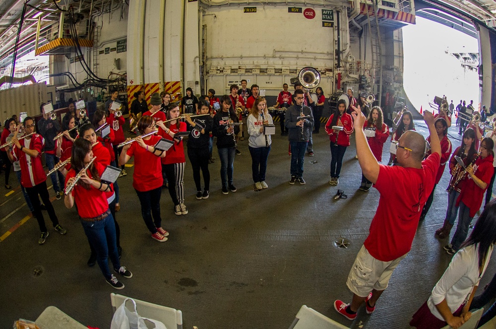 Band plays aboard USS George Washington