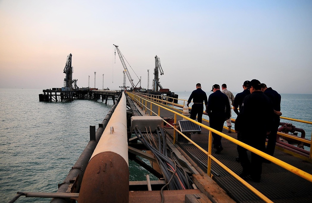 USS Lake Champlain Sailors visit Khawr Al Amaya Oil Terminal