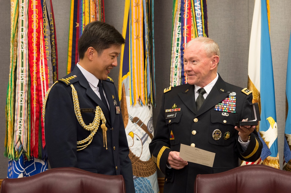 CJCS meets with his Singapore Counterpart