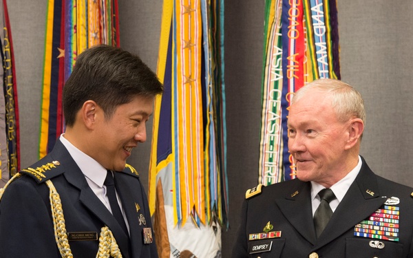 CJCS meets with his Singapore Counterpart