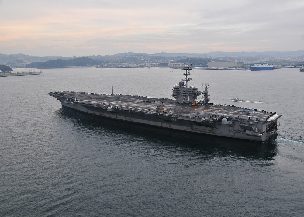 USS George Washington transits Truman Bay