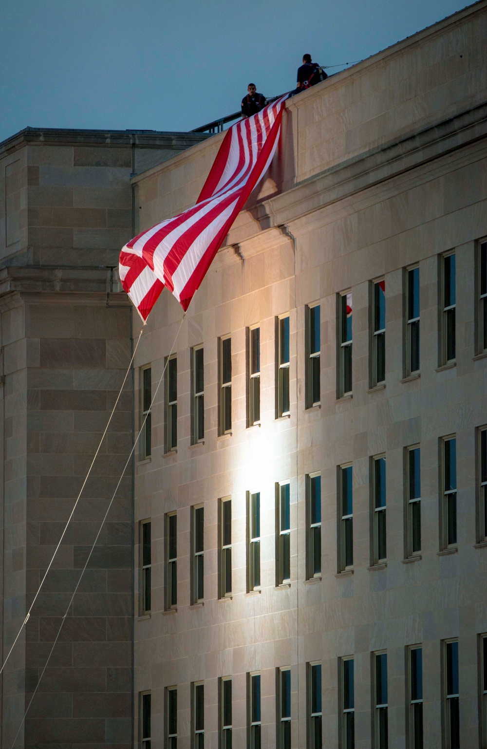 Flag unfurled on side of Pentagon