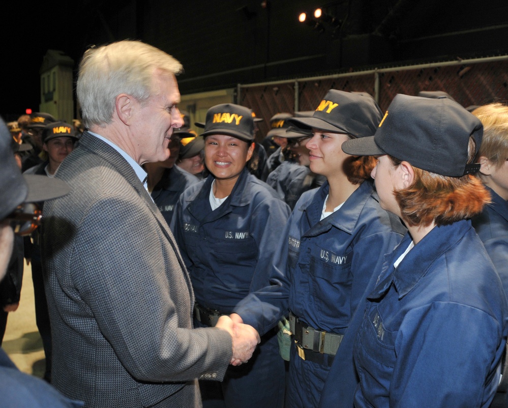 Mabus at Recruit Training Command