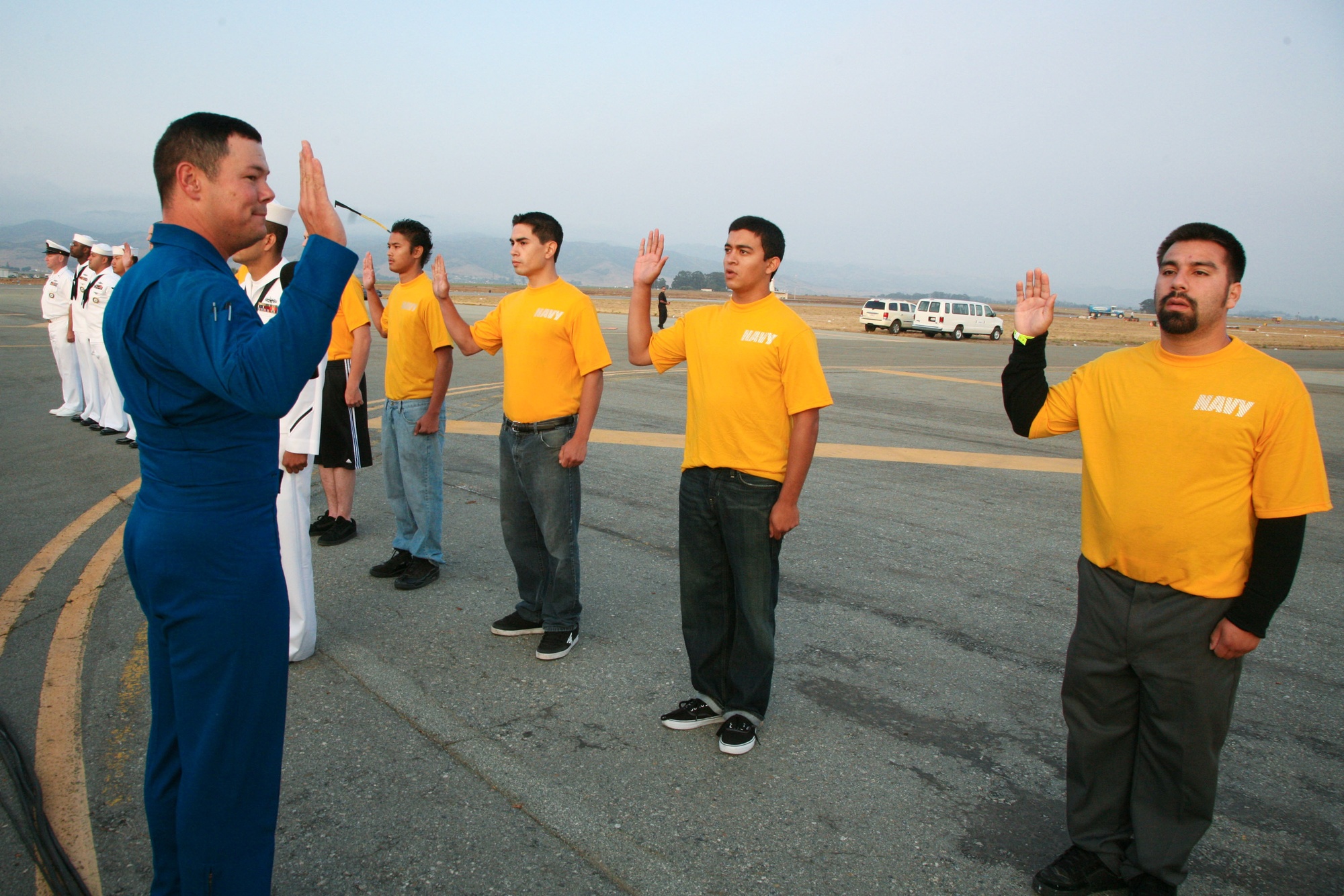 DVIDS - Images - Navy recruits issued Navy Working Uniform [Image 21 of 46]